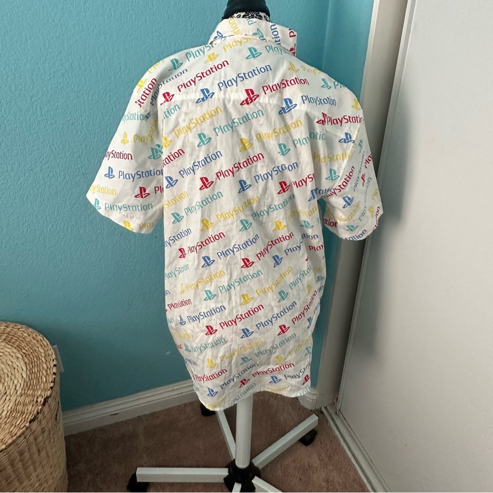 PlayStation button down Large - Picture 3 of 5